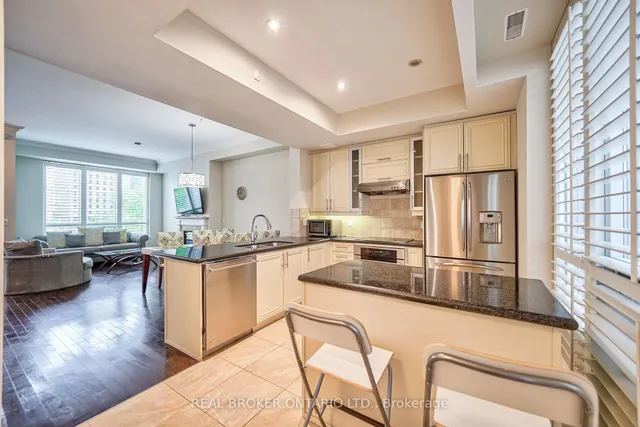 Additional image 20 of 761 Bay St Unit TH08