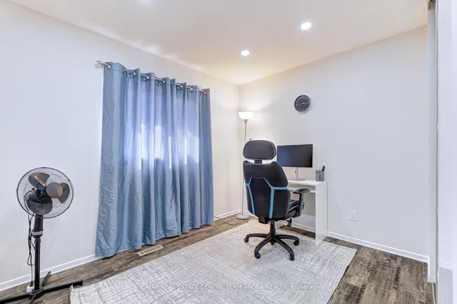 Additional image 20 of 10 Menoke Crt