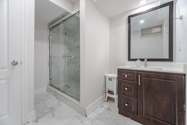 Additional image 45 of 15 Versailles Cres