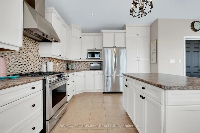 Additional image 10 of 56 Nanaimo Cres
