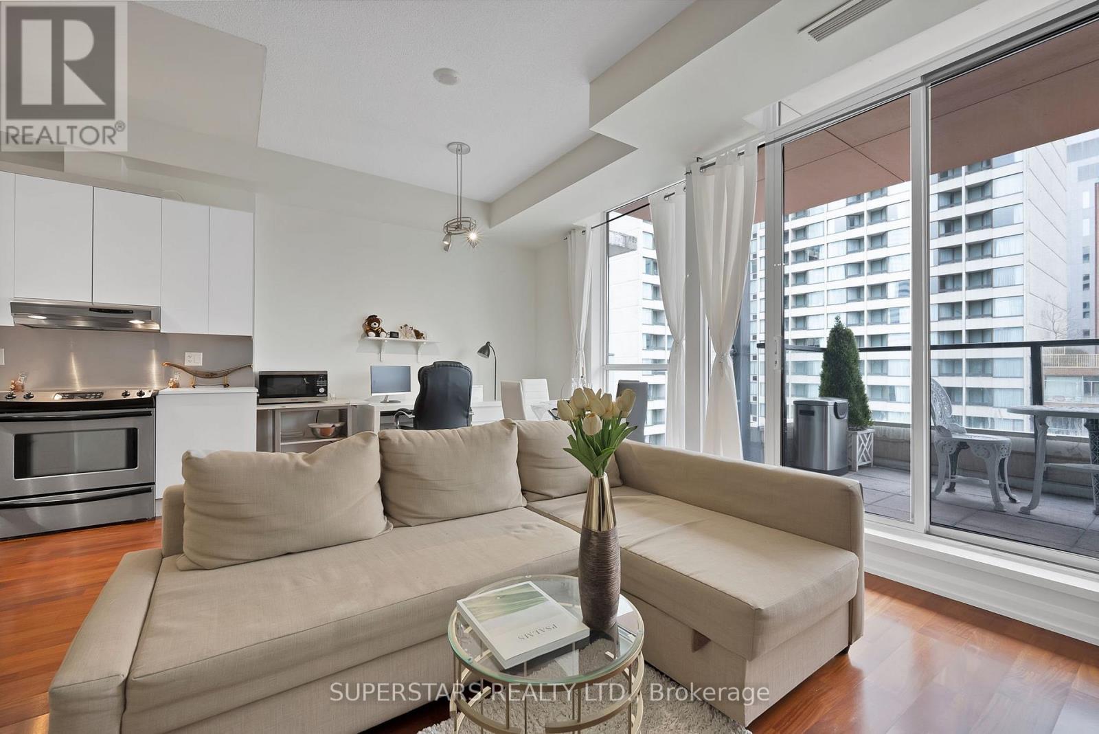 1820 - 111 ELIZABETH STREET|Toronto (Bay Street Corridor), Ontario M5G1P7
