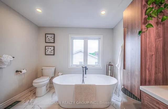 Additional image 30 of 210 Misty Crt