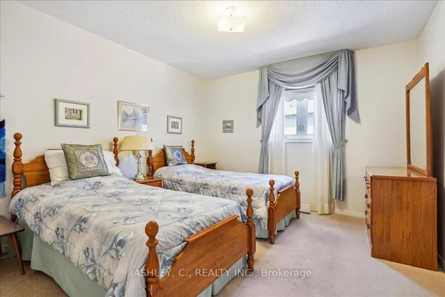 Additional image 32 of 711 Esprit Cres