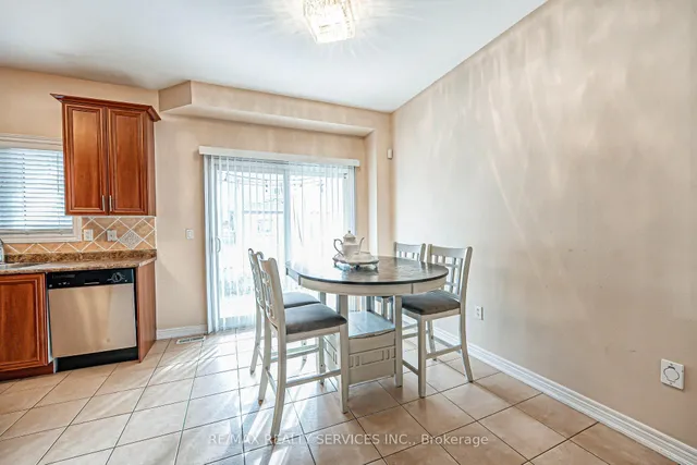 Additional image 14 of 32 Crystalview Cres