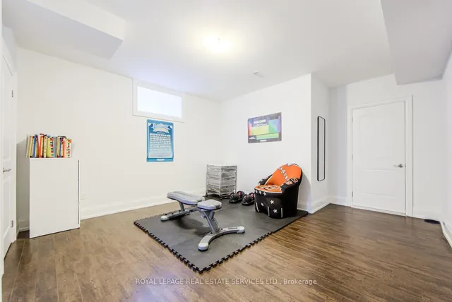 Additional image 39 of 21A Roycrest Ave