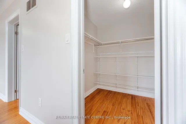 Additional image 25 of 38 Junetown Circ