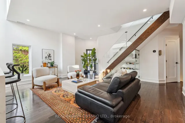 Additional image 20 of 300 Avenue Rd Unit 4