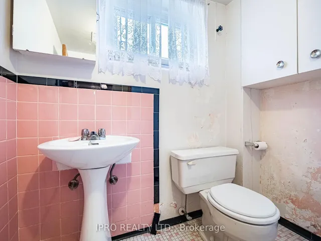 Additional image 42 of 43 Heman St