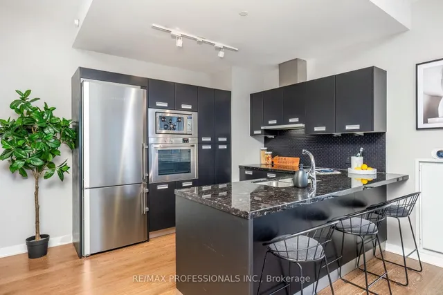 Additional image 8 of 88 Park Lawn Rd Unit 911