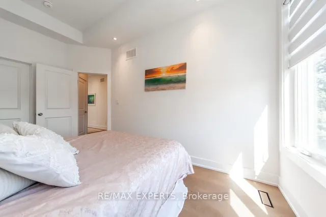 Additional image 31 of 68 Twenty Fourth St