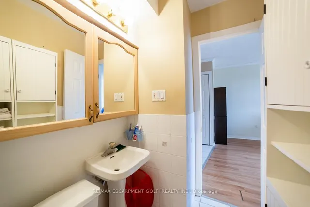 Additional image 16 of 30 Summit Ave Unit 501