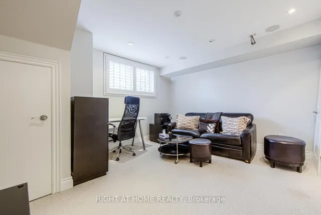 Additional image 40 of 2916 Bayview Ave