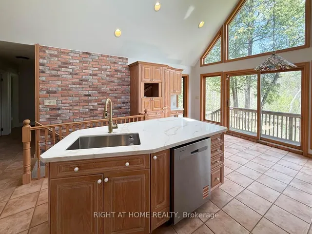 Additional image 10 of 144 Wellington St