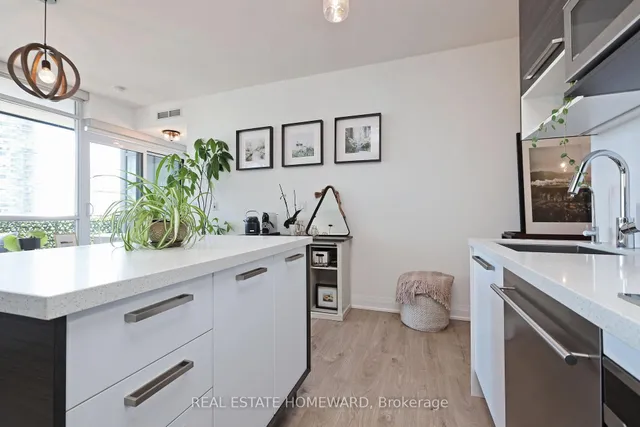 Additional image 8 of 36 Park Lawn Ave Unit 810