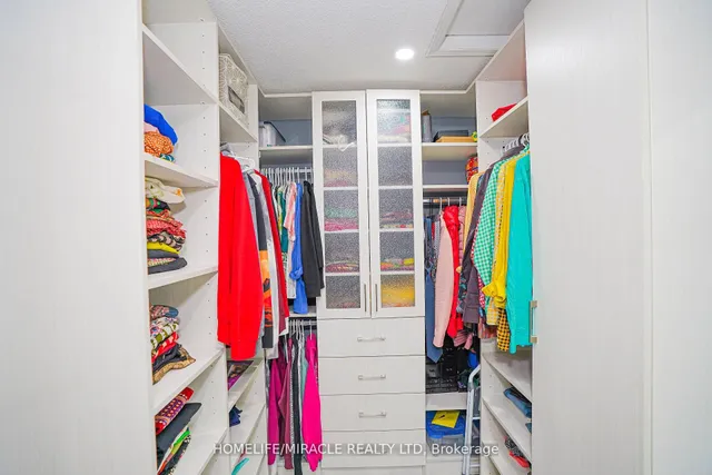 Additional image 19 of 23 Hollowgrove Blvd