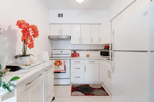 Additional image 22 of 10 WOODMAN Dr Unit 101