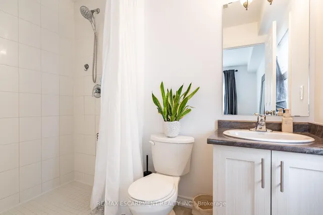 Additional image 31 of 219 Dundas St Unit 45