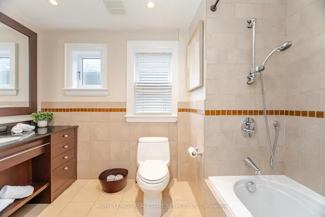 Additional image 15 of 33 Willingdon Blvd