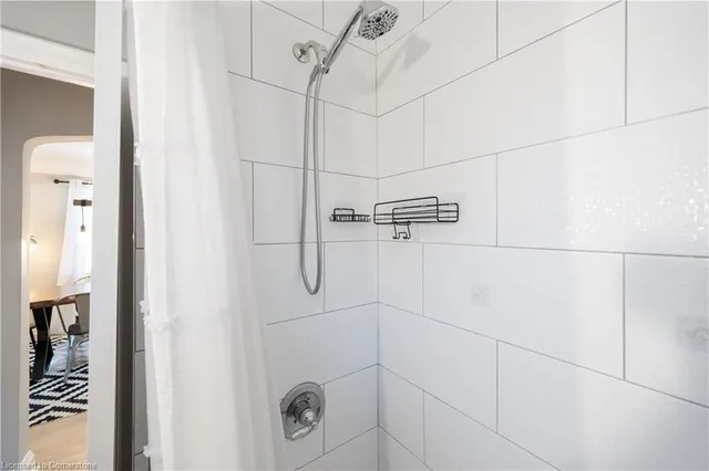 Additional image 16 of 105 Tragina Ave