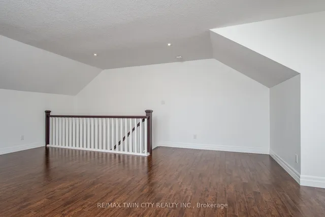 Additional image 32 of 45 Woolwich St