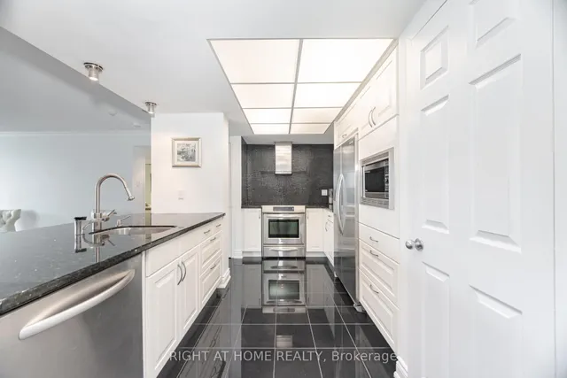 Additional image 9 of 77 Harbour Sq Unit 1812