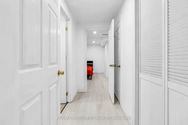 Additional image 36 of 994 Ledbury Cres