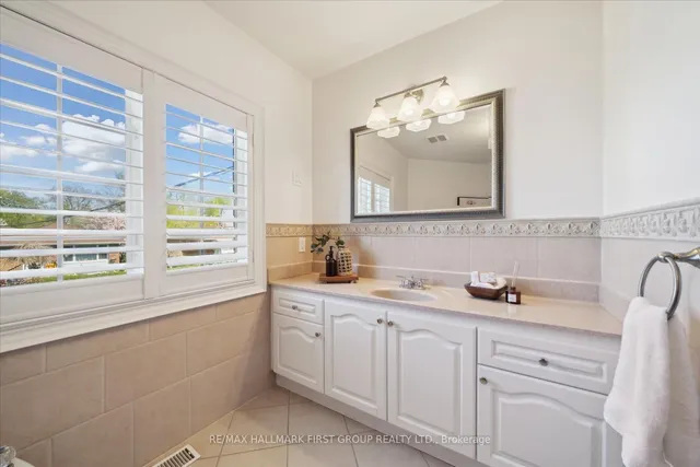 Additional image 23 of 60 Brenda Cres