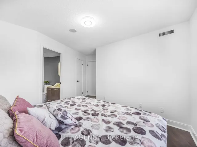Additional image 20 of 125 Village Green Sq Unit 3308