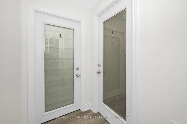 Additional image 34 of 2728 Guilford Cres