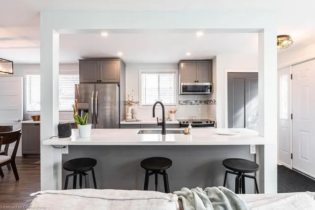 Additional image 11 of 14 Yorkdale Cres