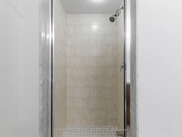 Additional image 19 of 18 Yonge St Unit 3013