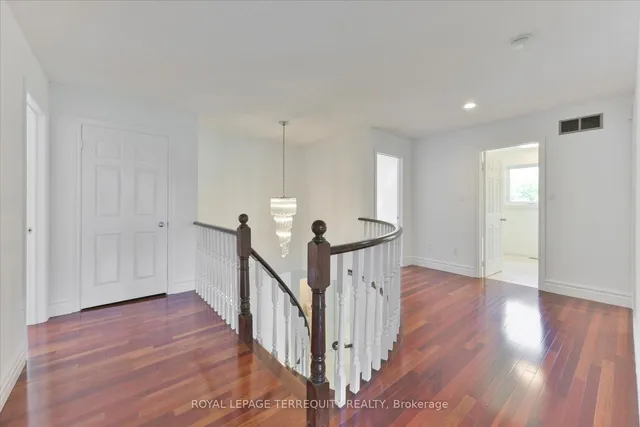 Additional image 19 of 2216 Dunvegan Ave