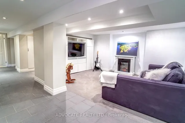 Additional image 35 of 49 Melrose Ave