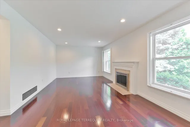 Additional image 13 of 2216 Dunvegan Ave