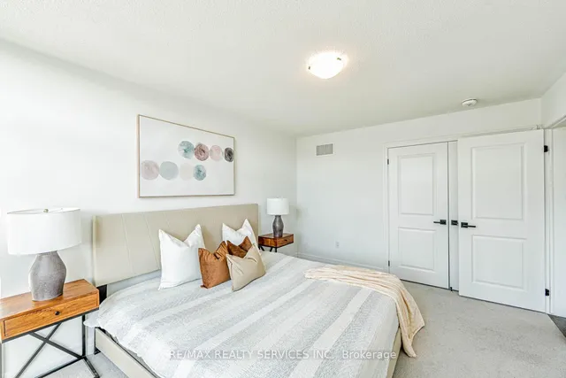 Additional image 30 of 462 Violet Gate