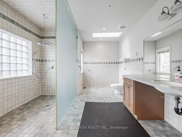 Additional image 18 of 32 Roberta Dr