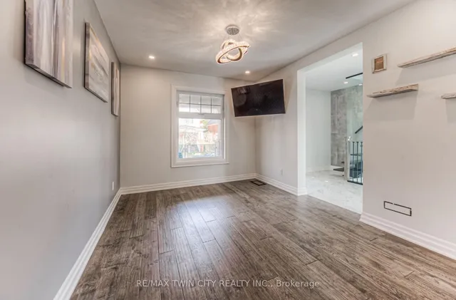 Additional image 22 of 31 Dekay St