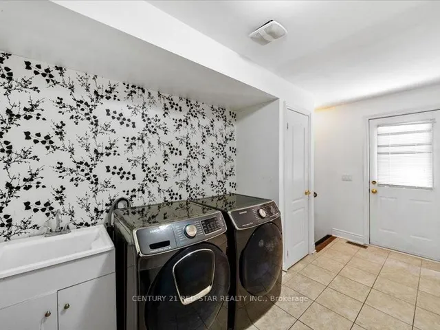 Additional image 45 of 31 Eiffel Blvd