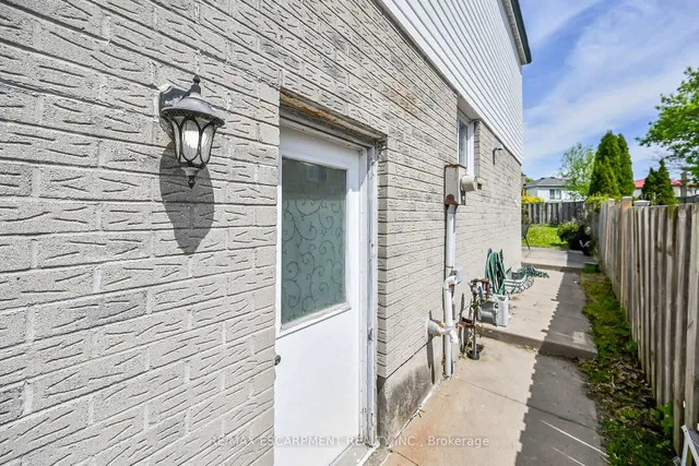 Additional image 39 of 707 Upper Wentworth St