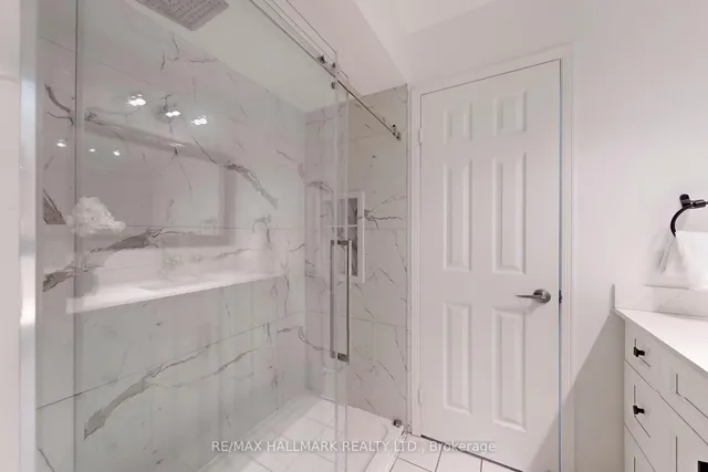 Additional image 32 of 99 Crossovers St