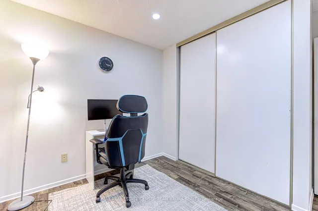 Additional image 21 of 10 Menoke Crt