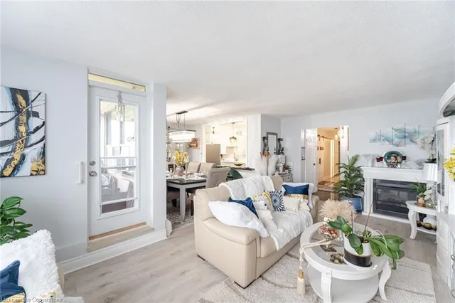 Additional image 14 of 551 The West Mall Rd Unit 1219