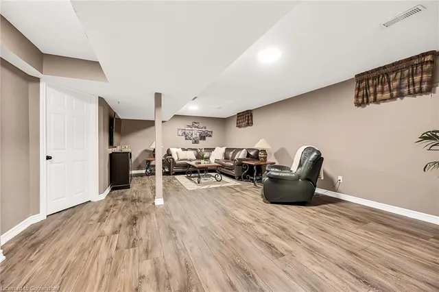 Additional image 33 of 58 Hillgarden Dr