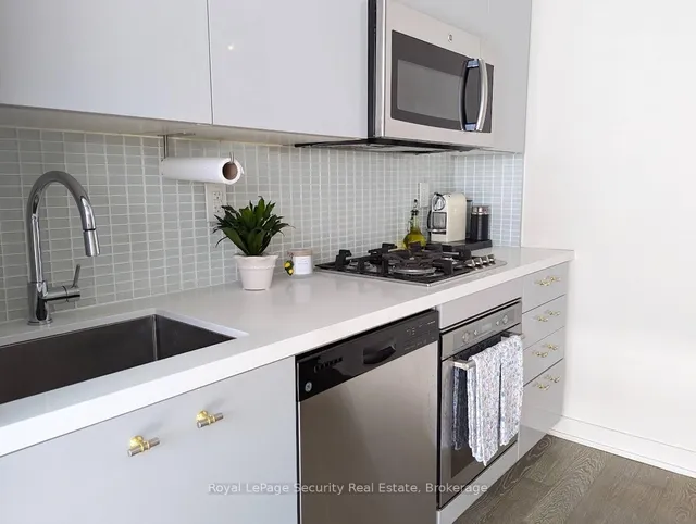 Additional image 8 of 39 Brant St Unit 816