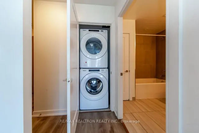 Additional image 19 of 225 Village Green Sq Unit 1004