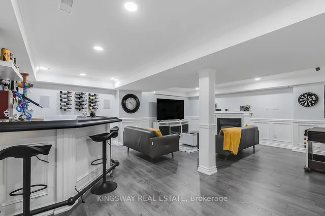 Additional image 37 of 4172 Vermont Cres