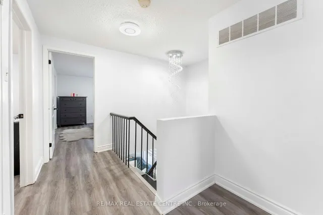 Additional image 32 of 44 Abelard Ave