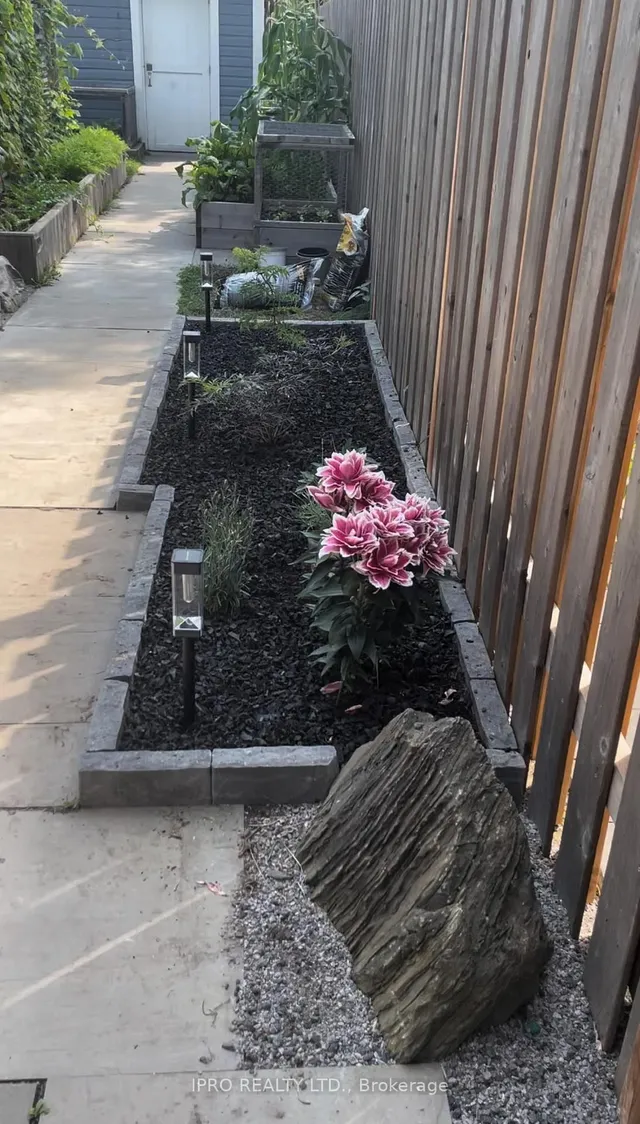 Additional image 35 of 5 Thyra Ave