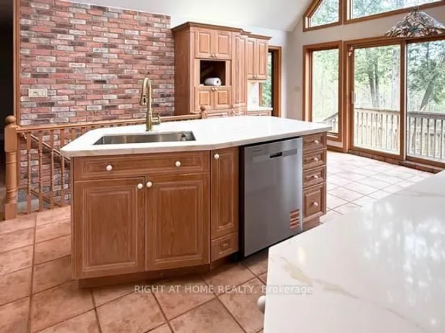 Additional image 8 of 144 Wellington St