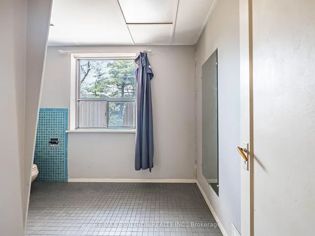 Additional image 33 of 872 Royal York Rd